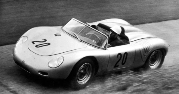 Porsche 550 Spyder дебютира на Нюрбургринг през 1953 г. като първата специално създадена състезателна кола на марката. Той печели това състезание и още близо 100 след това. „Гигантският убиец“, както по-късно е кръстен 550 Spyder, става изключително добра отправна точка за състезателната програма на Porsche, която продължи да се разширява върху конкурентната платформа Spyder в началото на 60-те години.

Porsche представя последната версия на своя състезателен Spyder, задвижван от Carrera, през 1960-а, за да участва в Световния шампионат за суперавтомобили. Тази кола е наречена 718 RS 60 и включва редица важни подобрения в сравнение с предишния 718 RSK, включително по-широк кокпит и независимо задно окачване. Общо Porsche прави 18 бройки RS 60, като 14 от тях отиват за частни състезателни отбори, а останалите четири остават у дома. 

През 2019 г. шаси с номер 718-044, една от четирите „работни“ коли, отива на търг в Монтерей (САЩ). Този конкретен модел не само има история в престижни състезания от Льо Ман до Нюрбургринг, но също е каран от някои от най-важните имена в спорта - Дан Гърни, Греъм Хил, Стърлинг Мос. Цената на автомобила от 5 120 000 долара несъмнено е свързана с този факт.
